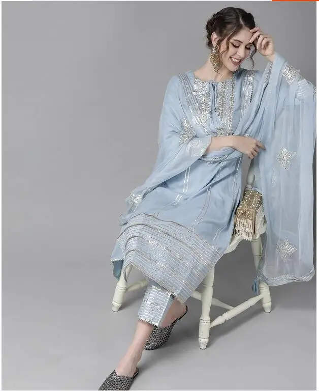 Le donne tradizionali dell'abb - Salwar Kameez Set recensione e prezzo