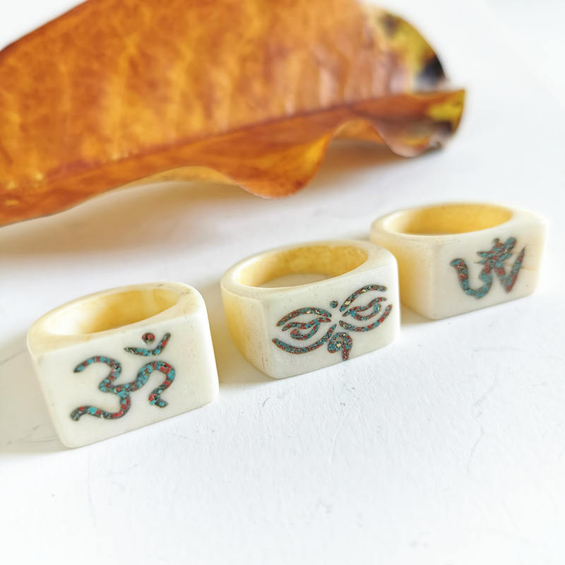 Anello con simboli di amuleto  - Ethnic Fashion Com recensione e prezzo