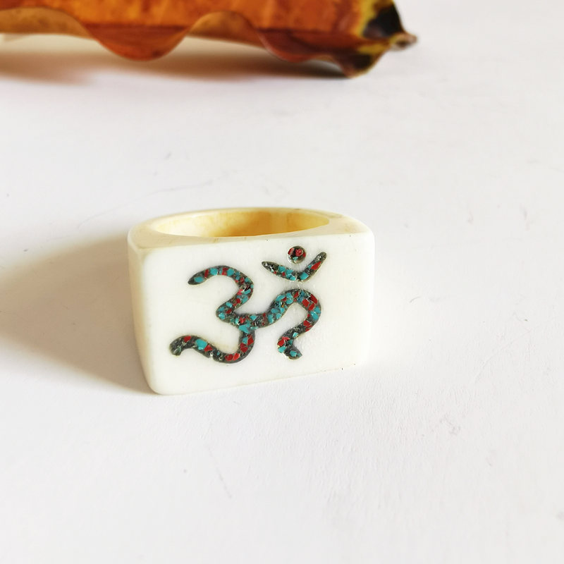 Anello con simboli di amuleto  - Ethnic Fashion Com recensione e prezzo