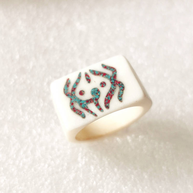 Anello con simboli di amuleto  - Ethnic Fashion Com recensione e prezzo